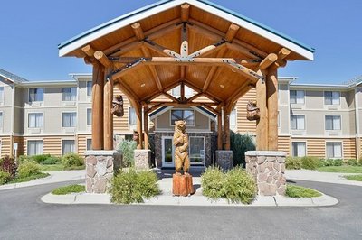 Yellowstone Inclusive Hotel Lodging